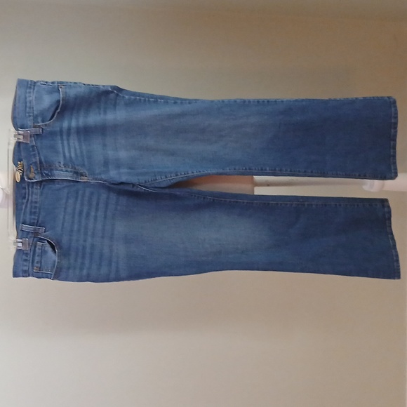 2/$15 Old Navy The Diva Jeans - Picture 1 of 4